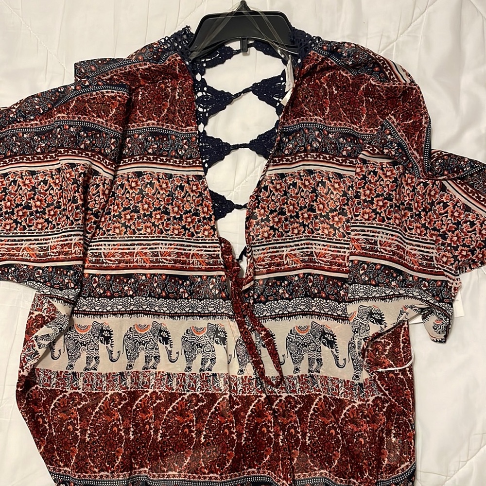 shirt sleeve tribal pattern top